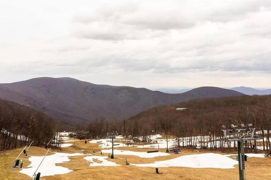 Diamond Adventure Slope Side With Foosball And Arcade At Wintergreen Resort Εξωτερικό φωτογραφία